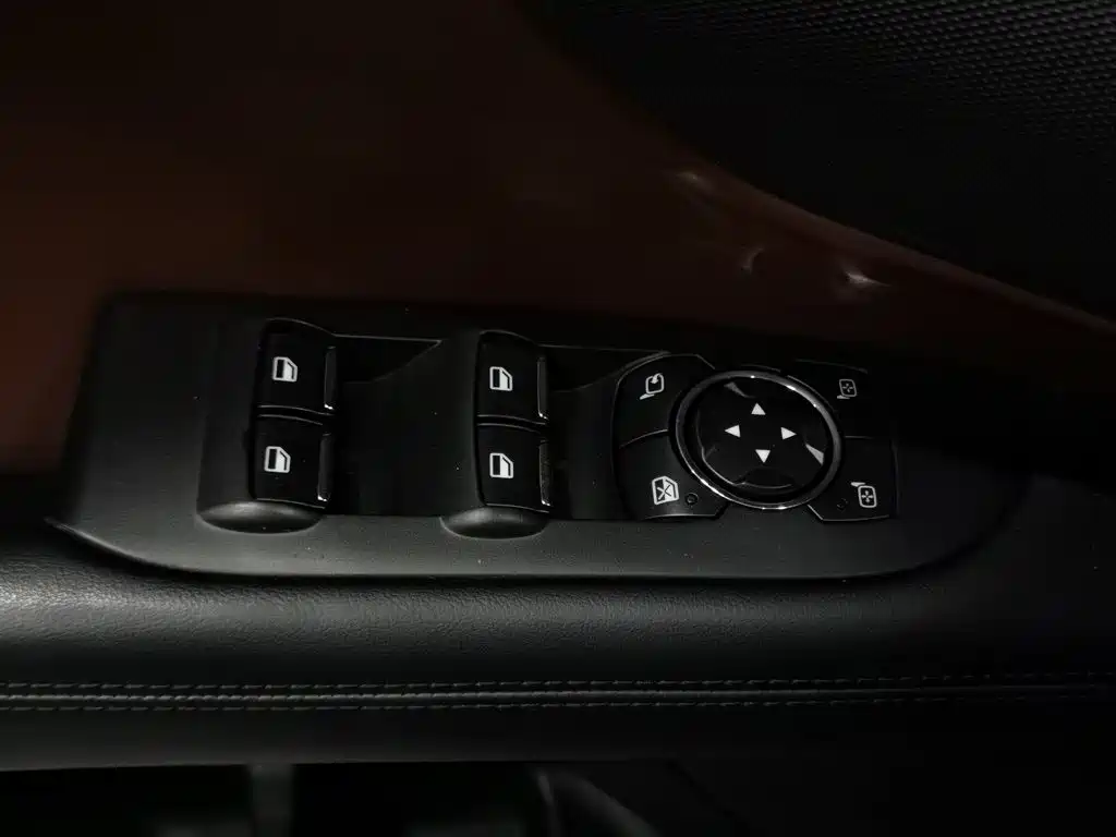 Lincoln MKZ — миниатюра 9