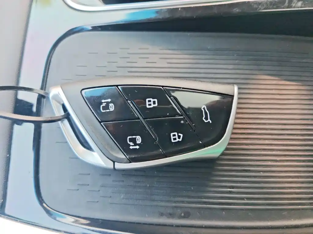 MAXUS G90 — миниатюра 9