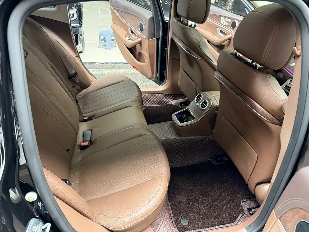 Mercedes-Benz E-Class — миниатюра 21