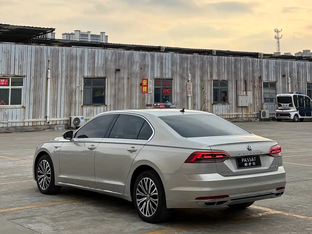 Volkswagen Phideon — миниатюра 4