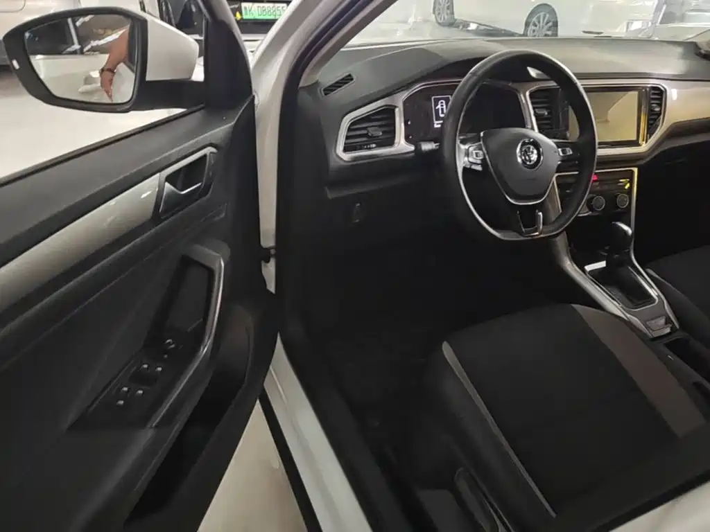 Volkswagen T-Roc — миниатюра 16
