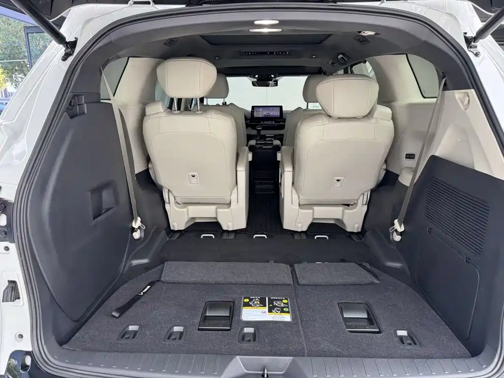 Toyota Granvia — миниатюра 2