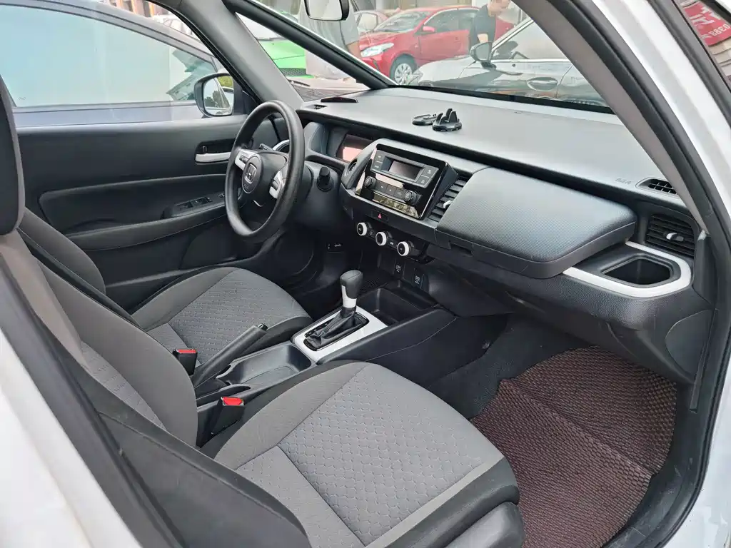Honda Fit — миниатюра 8