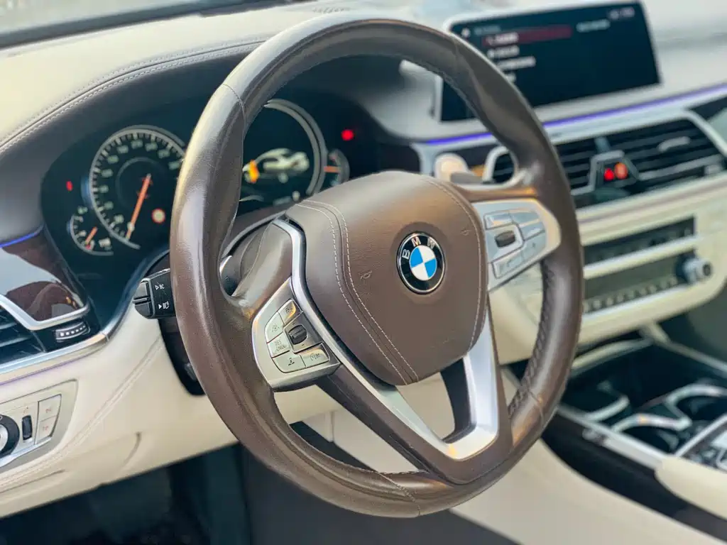 BMW 7 Series 7 2016 750Li xDrive мест