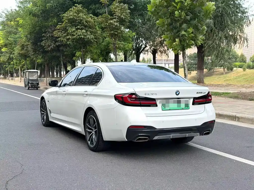 BMW 5 Series New Energy — миниатюра 6