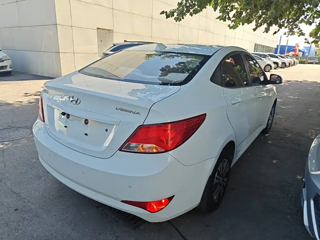 Hyundai Verna — миниатюра 7