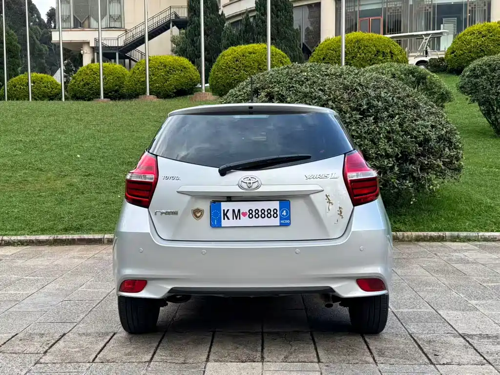 Toyota Yaris L — миниатюра 5