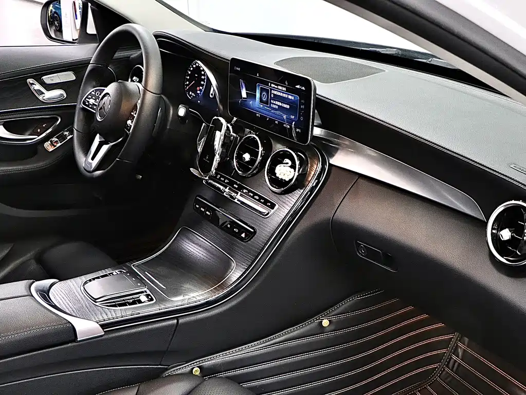 Mercedes-Benz C-Class — миниатюра 14