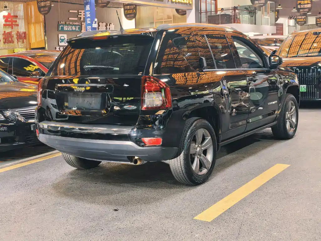 Jeep Compass (Import) — миниатюра 13