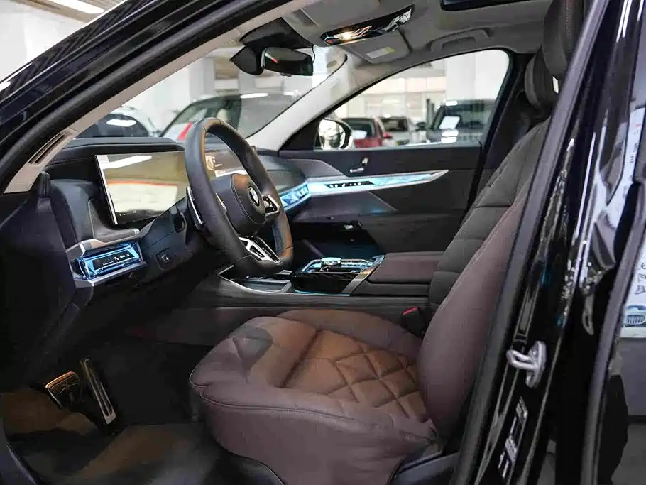 BMW 7 Series — миниатюра 4
