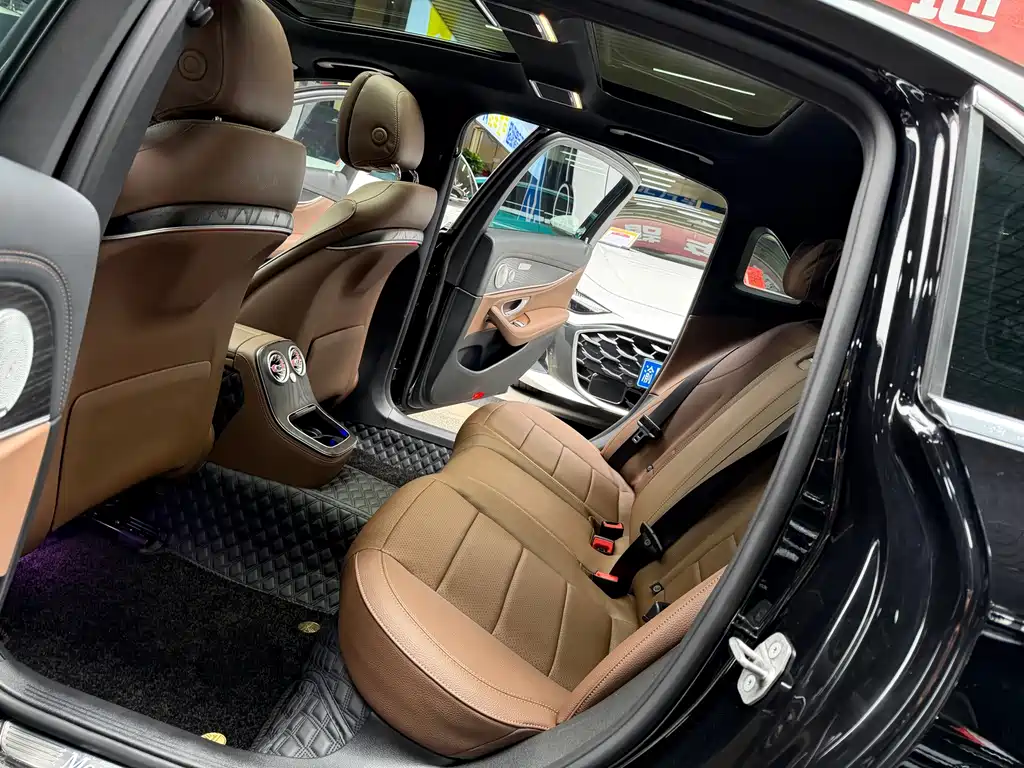 Mercedes-Benz E-Class — миниатюра 11