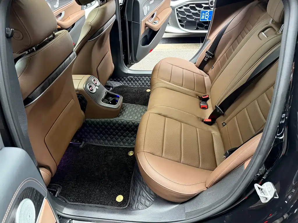 Mercedes-Benz E-Class — миниатюра 12