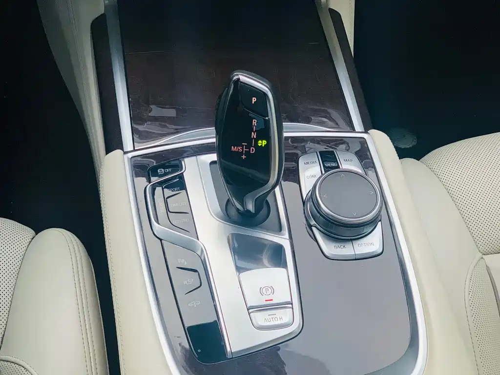BMW 7 Series 7 2016 750Li xDrive мест