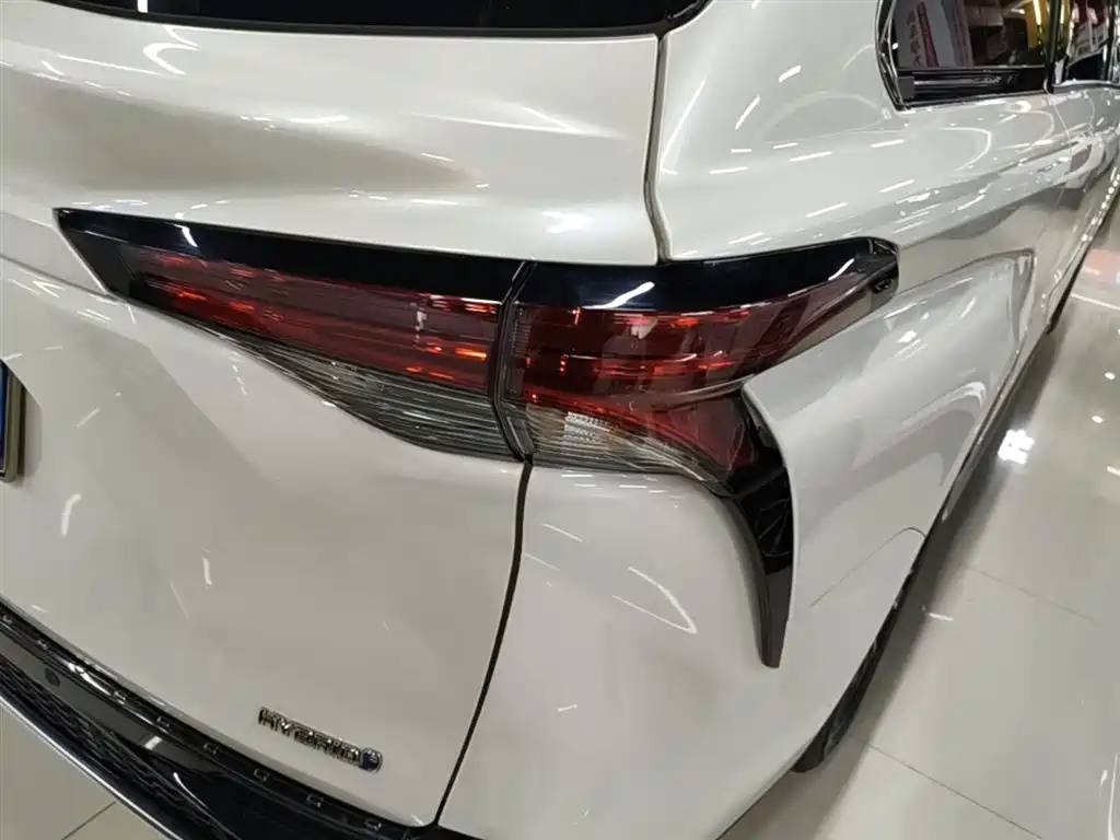 Toyota Granvia 2023 2.5L Luxury