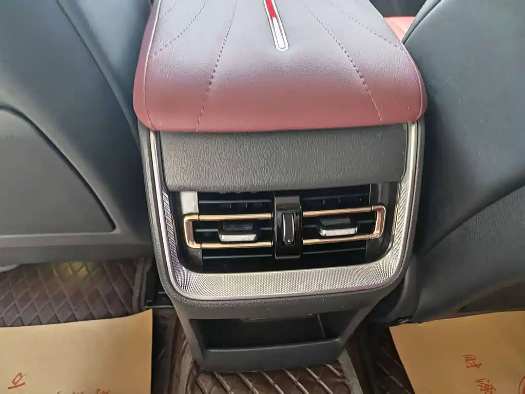 Hongqi Hongqi H5 — миниатюра 10
