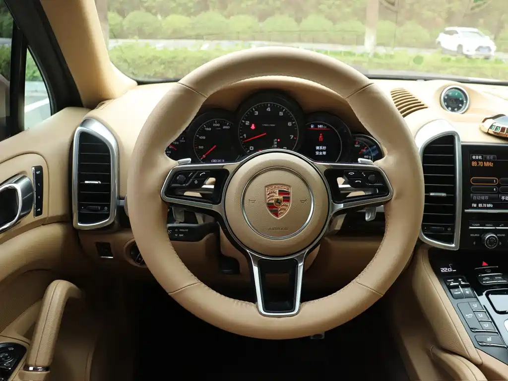 Porsche Cayenne — миниатюра 18