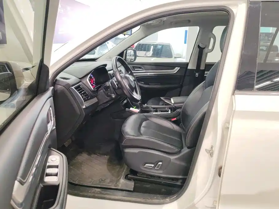 Roewe RX8 — миниатюра 9
