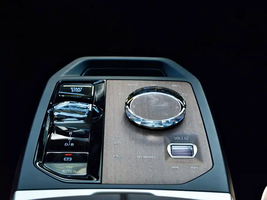 BMW iX — миниатюра 11