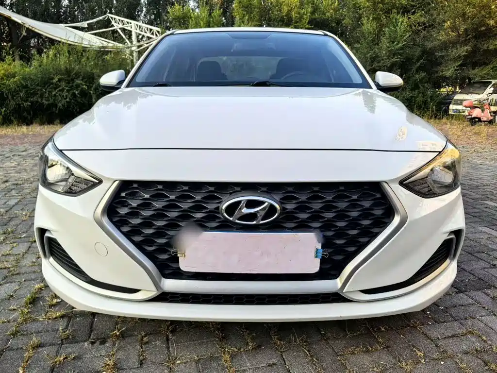 Hyundai Elantra — миниатюра 6