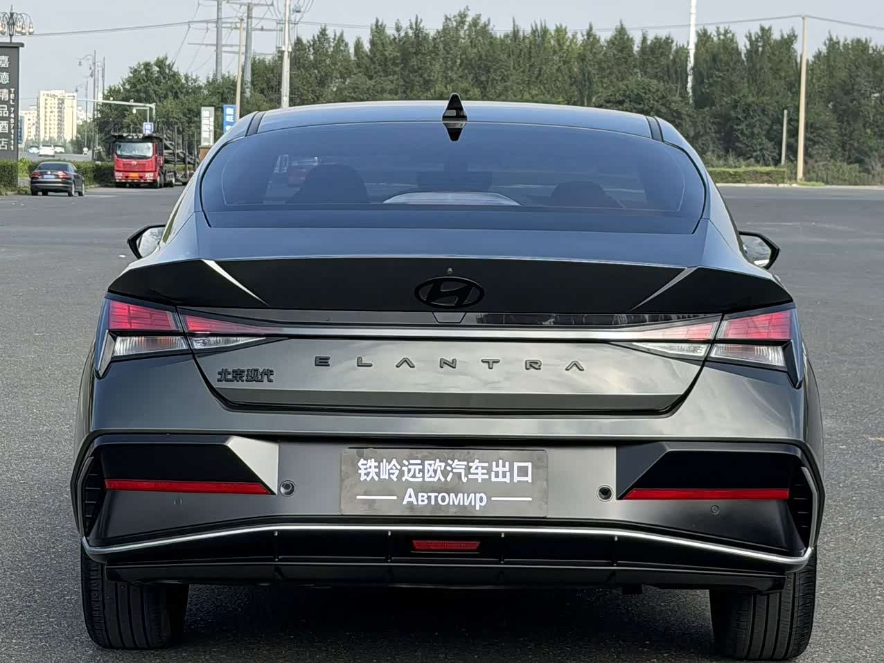 Hyundai Elantra 1.5 л 2023 г. Серебристо-серый, пробег 44000 км