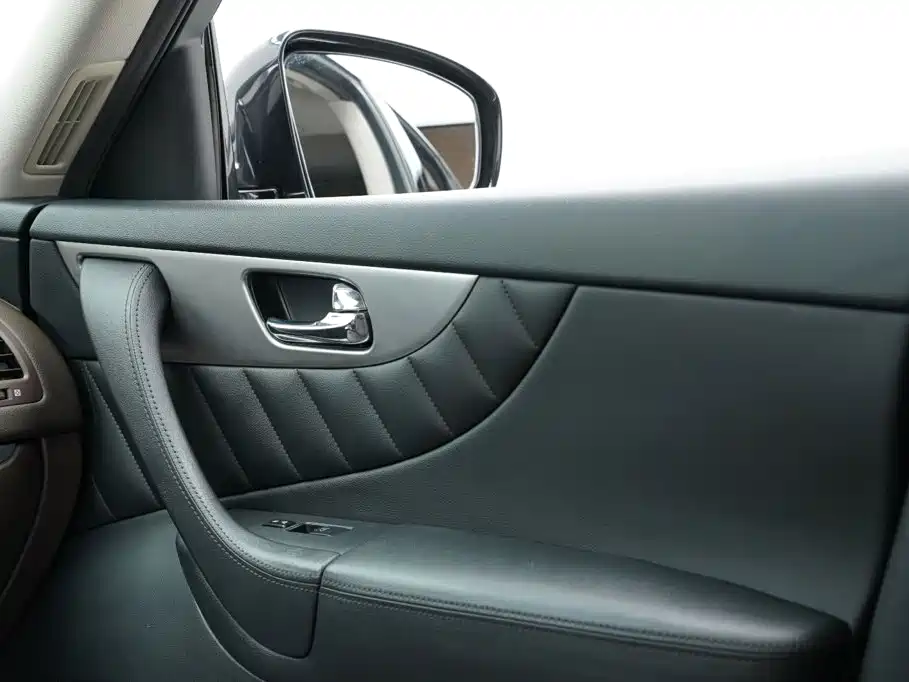 Infiniti QX70 — миниатюра 27