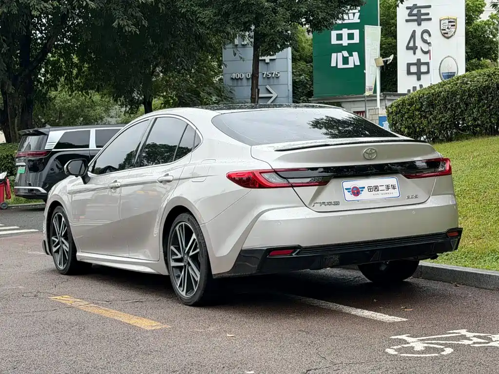 Toyota Camry — миниатюра 4
