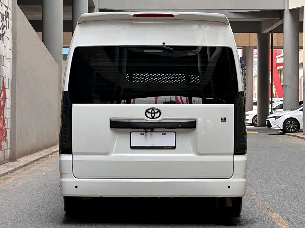 Toyota Hiace — миниатюра 4