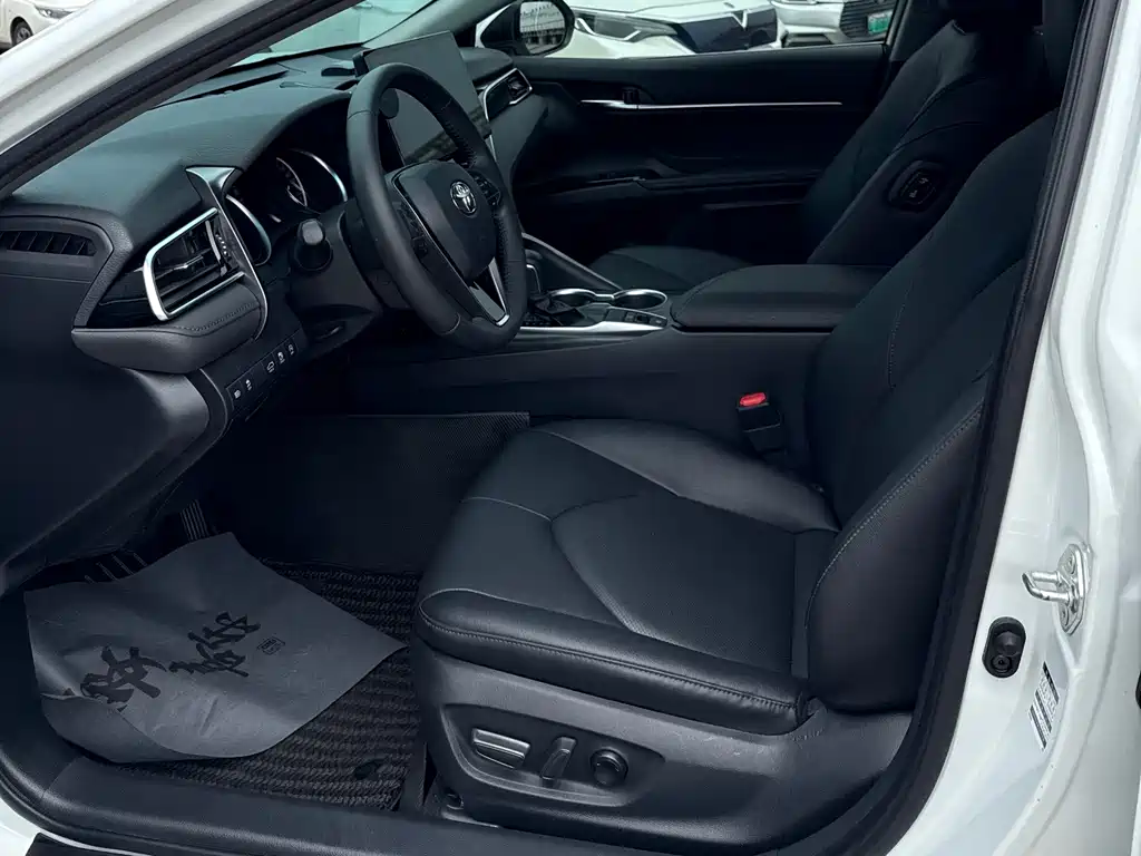 Toyota Camry 2021 2.0G Luxury