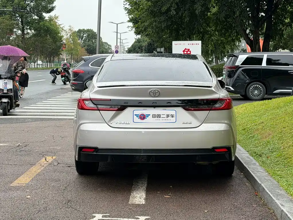 Toyota Camry — миниатюра 5