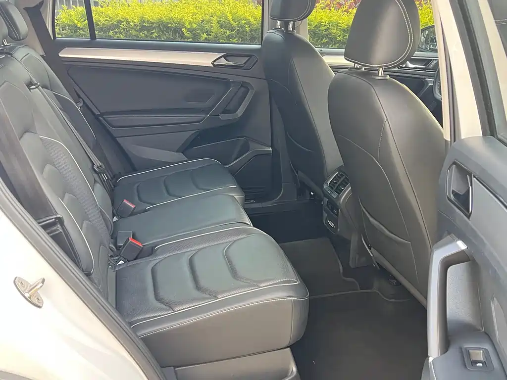 Volkswagen Tiguan L PHEV — миниатюра 9
