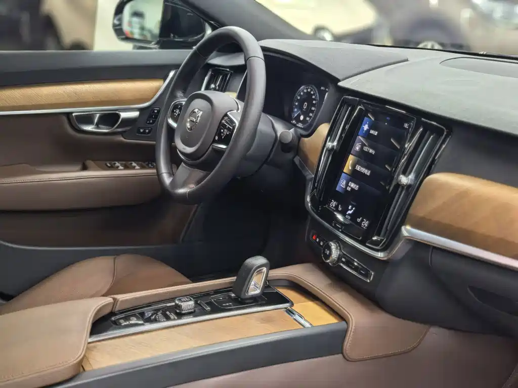 Volvo S90 — миниатюра 17