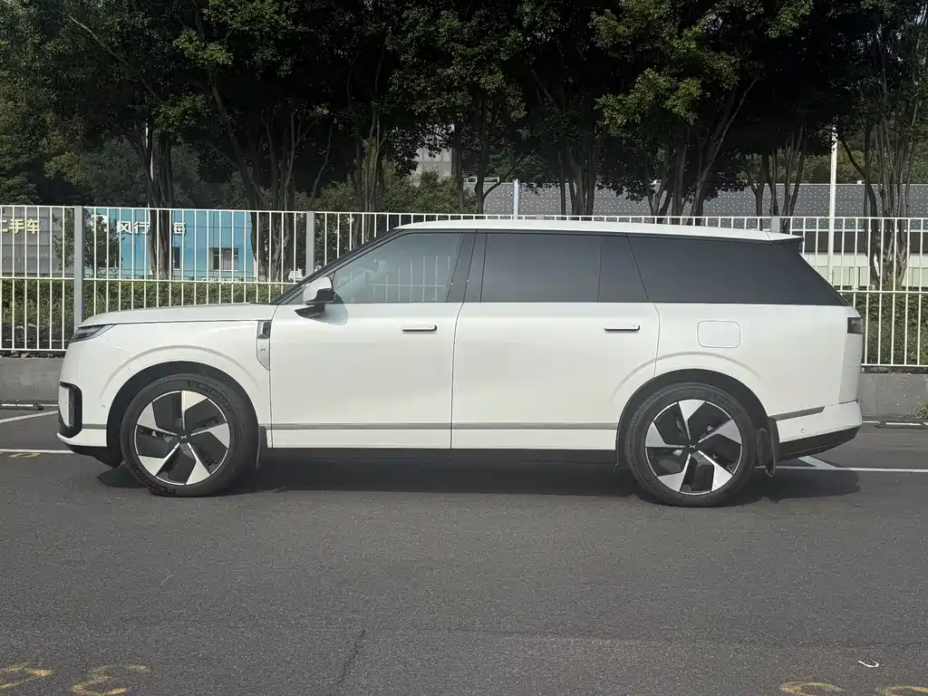 XPeng GX — миниатюра 7