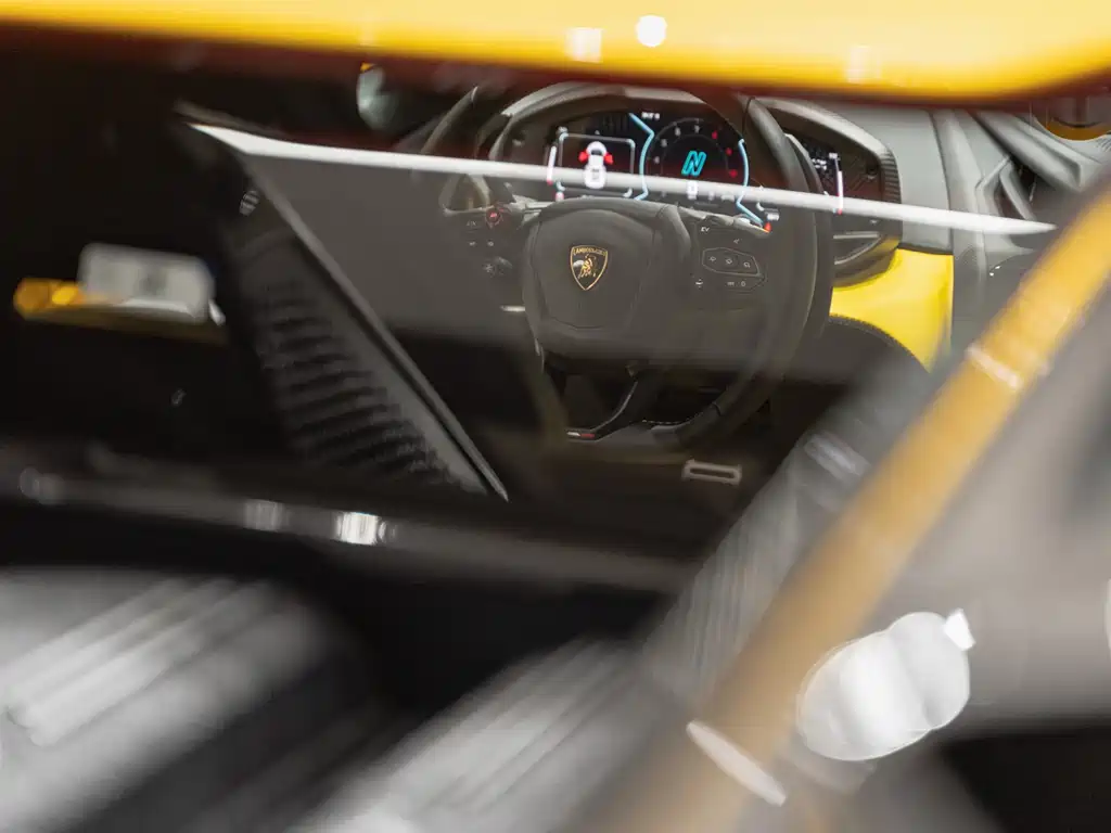 LAMBORGHINI REVUELTO