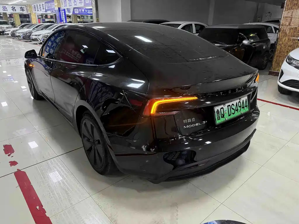 Tesla Model 3 — миниатюра 8