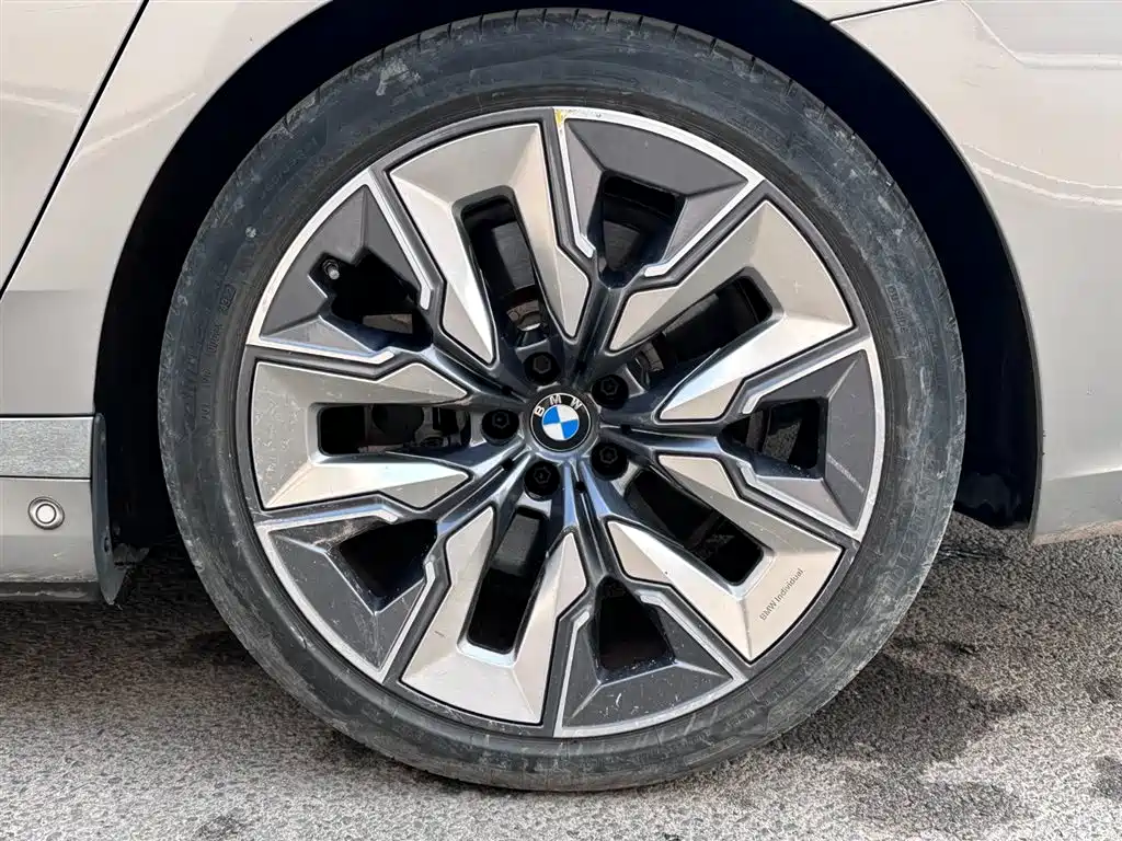 BMW i7 — миниатюра 18