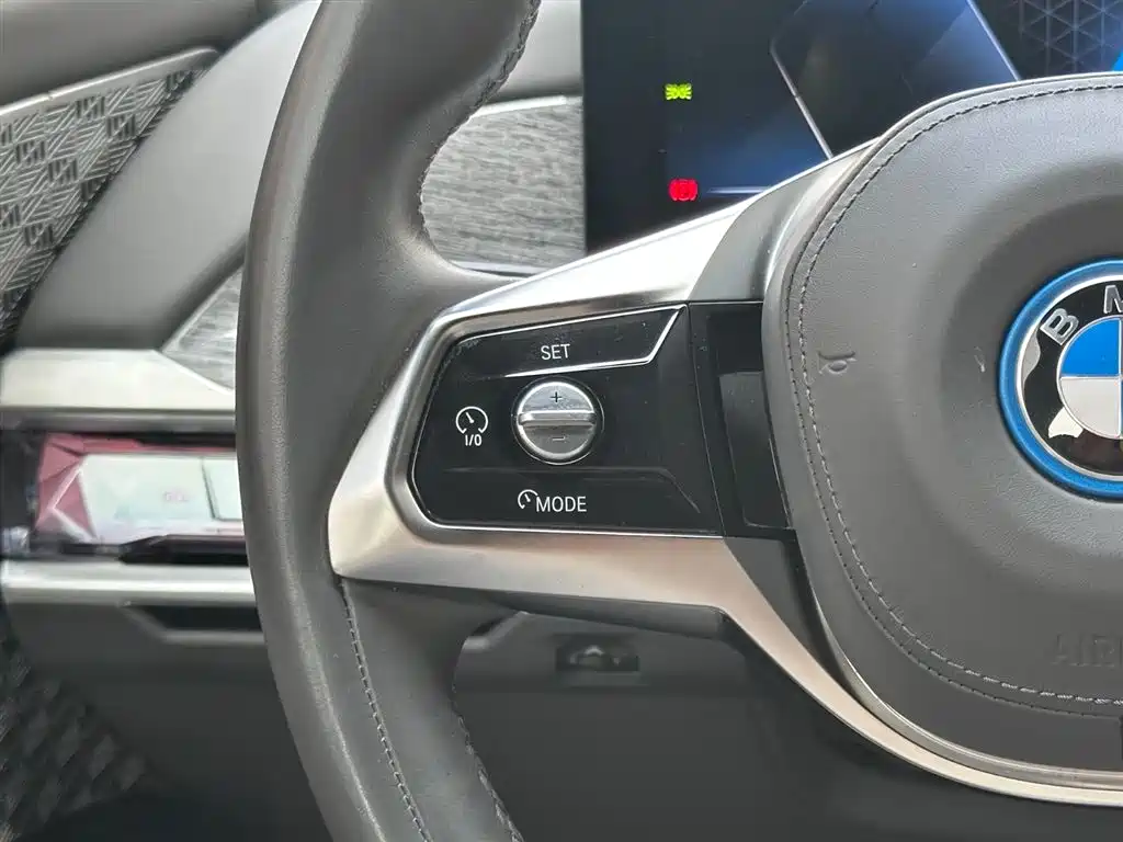 BMW i7 — миниатюра 15