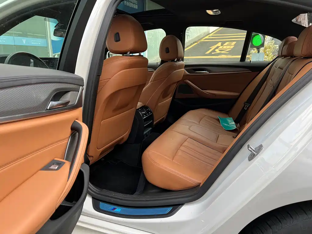 BMW 5 Series (Import) — миниатюра 13