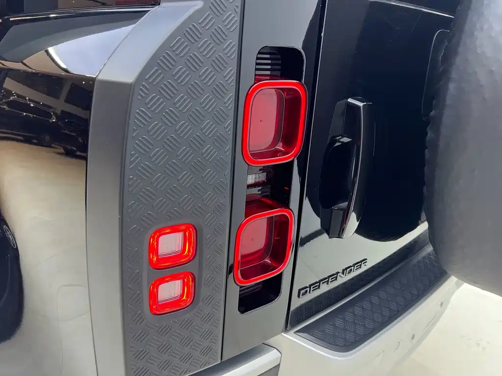 Land Rover Defender — миниатюра 9