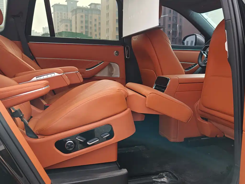 AITO ASK THE WORLD M8