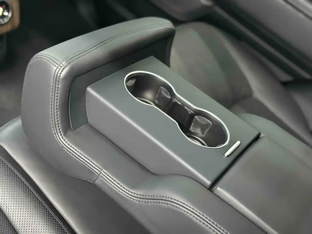 Land Rover Range Rover — миниатюра 17