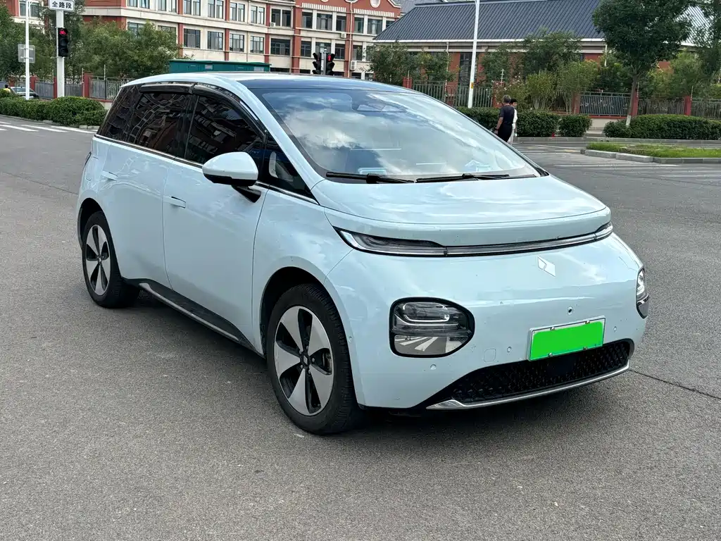 Baojun Yunduo — миниатюра 3