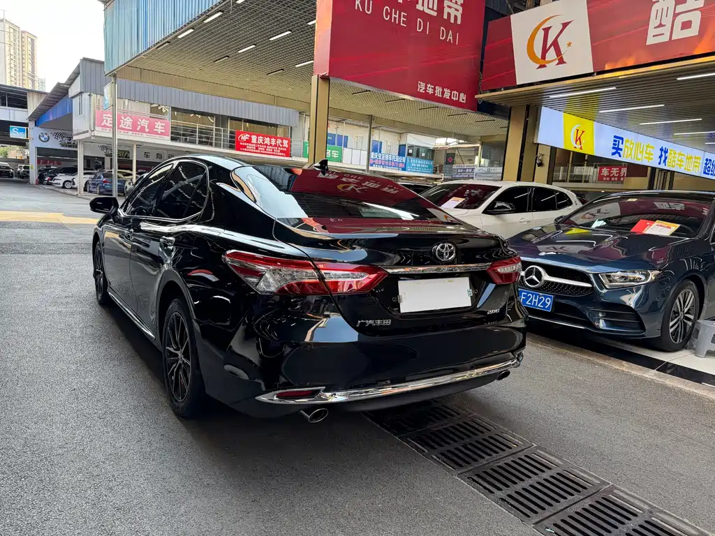 Toyota Camry — миниатюра 6