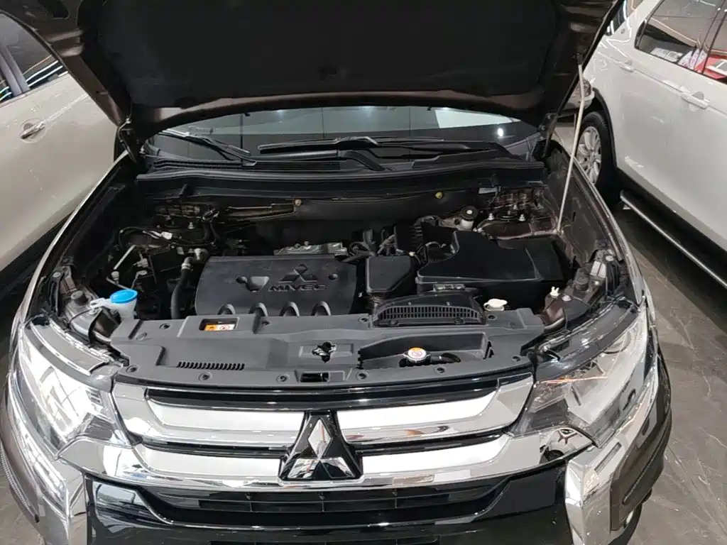 Mitsubishi Outlander — миниатюра 20