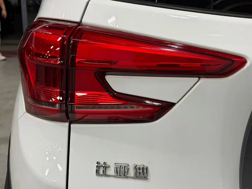BYD Yuan EV — миниатюра 17
