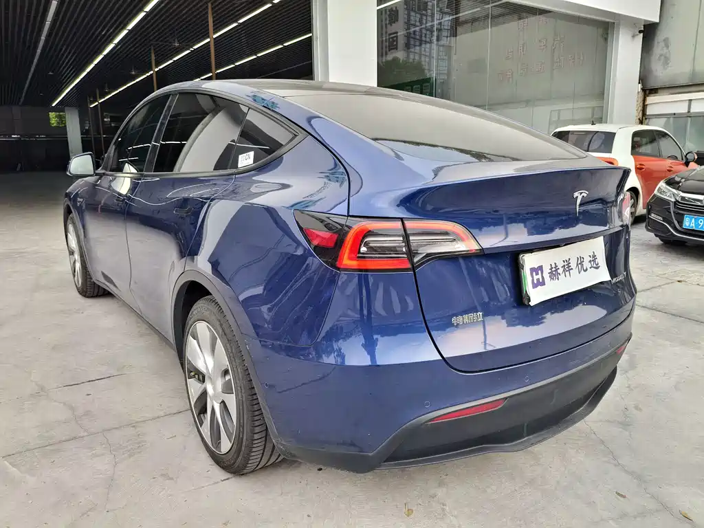 Tesla Model Y — миниатюра 13