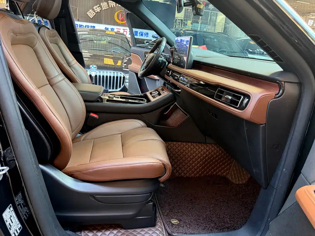 Lincoln Aviator — миниатюра 27