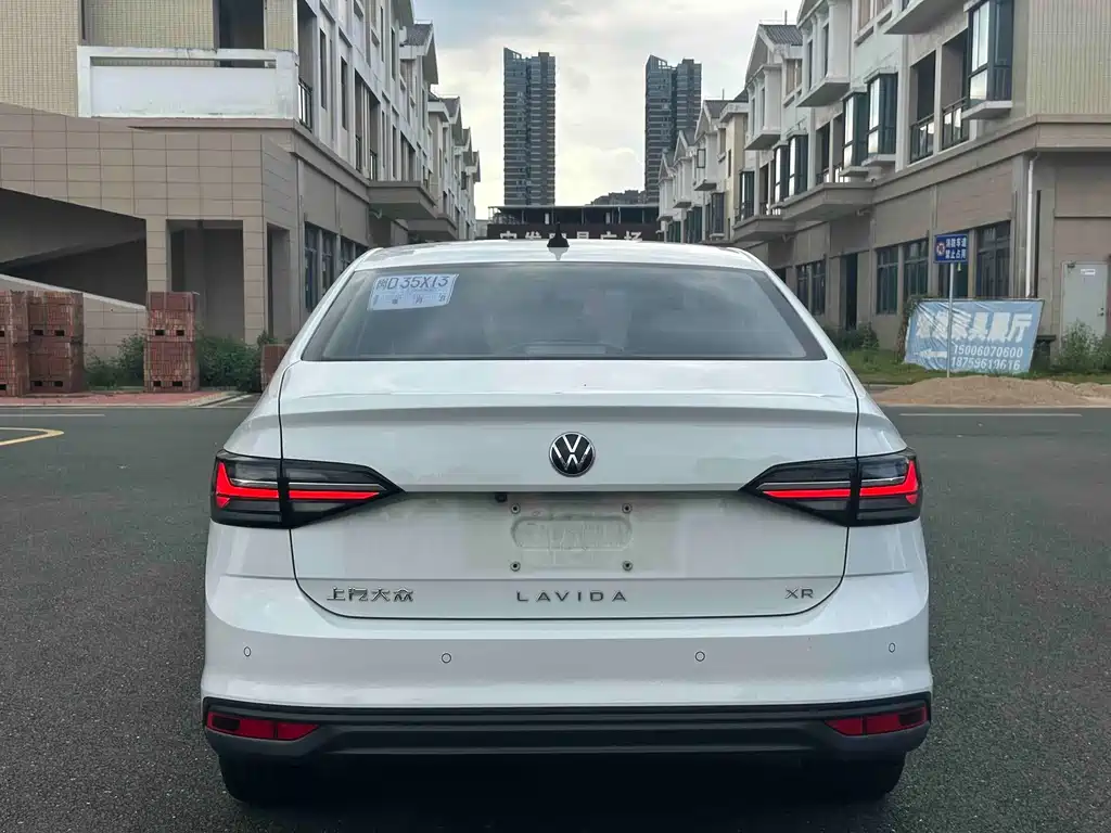 Volkswagen Lavida — миниатюра 5