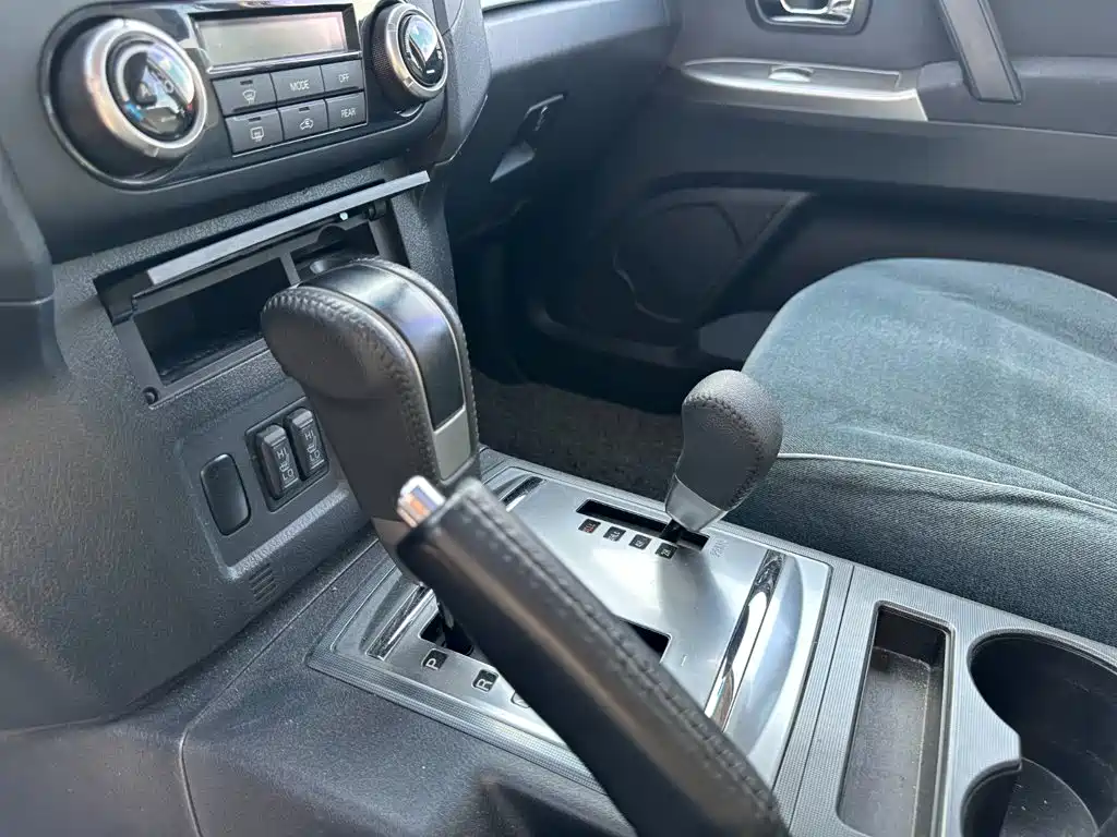 Mitsubishi Pajero (Import) — миниатюра 14