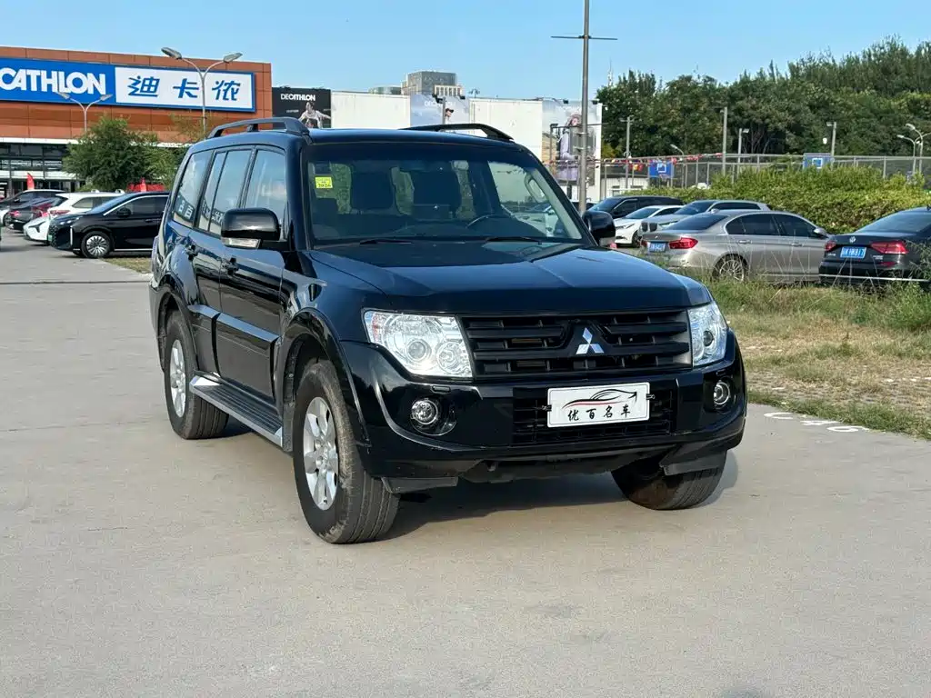 Mitsubishi Pajero (Import) — миниатюра 3