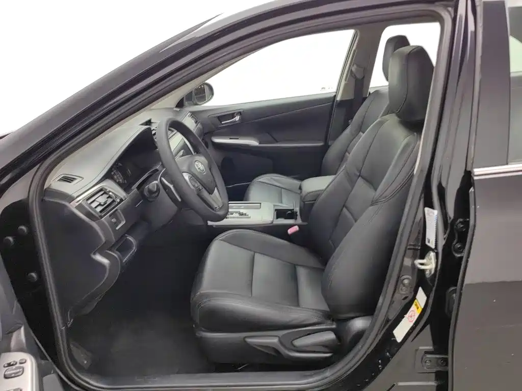 Toyota Camry — миниатюра 10